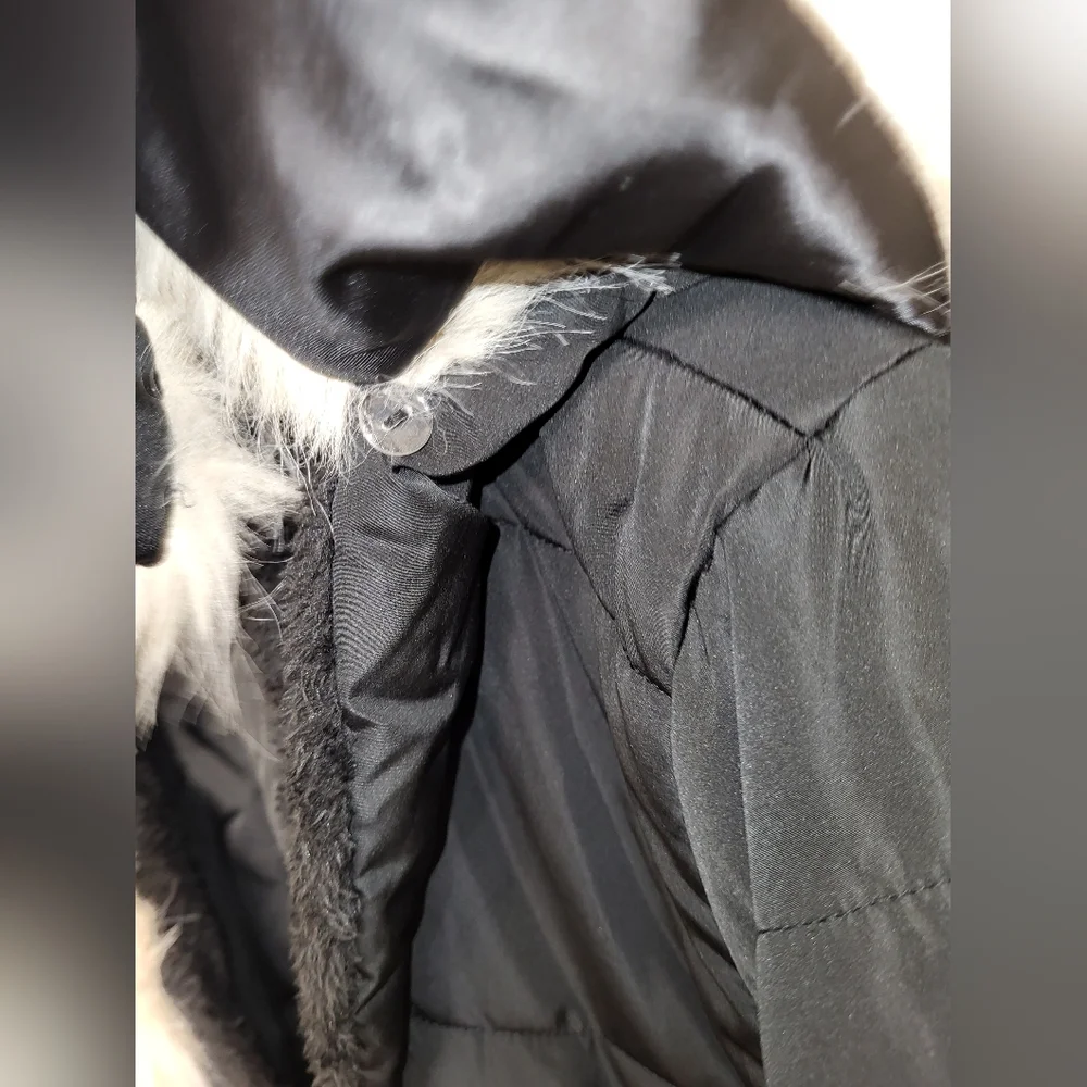 Women's XL Black hooded puffer coat fleece lined hood & removable faux fur trim.
